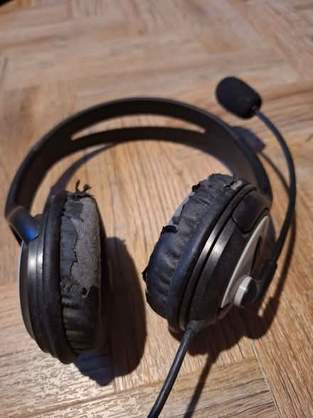 Photo of free Headphones with microphone (Shinfield RG2) #3