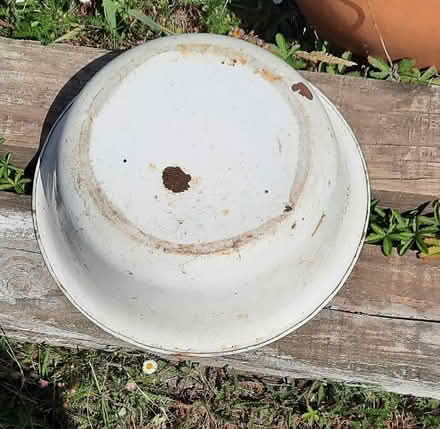 Photo of free Very old enamel washing up bowl (Woodley RG6) #2