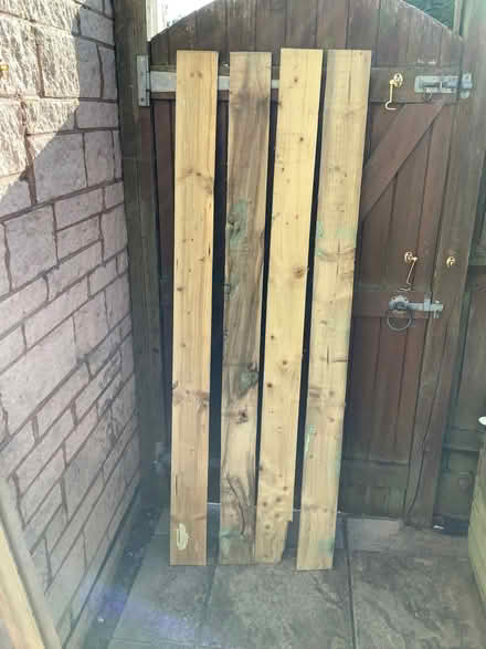 Photo of free 4 fence slats (Thorney Leys OX28) #1