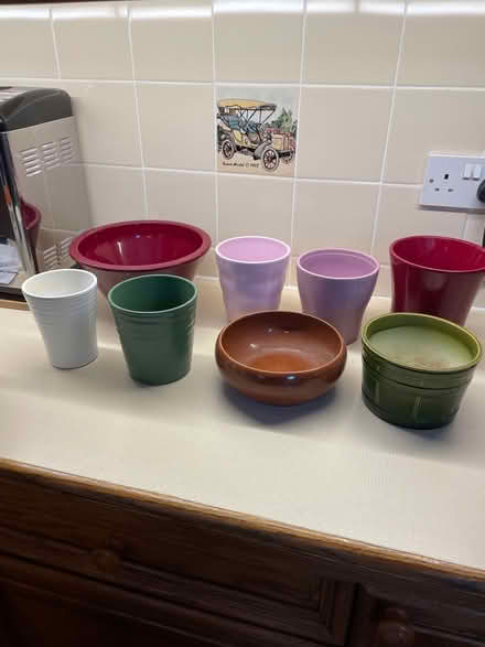 Photo of free 8 ceramic pots & I terra cotta pot (Wimbledon Park SW19) #1