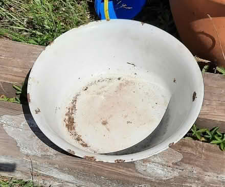 Photo of free Very old enamel washing up bowl (Woodley RG6) #1