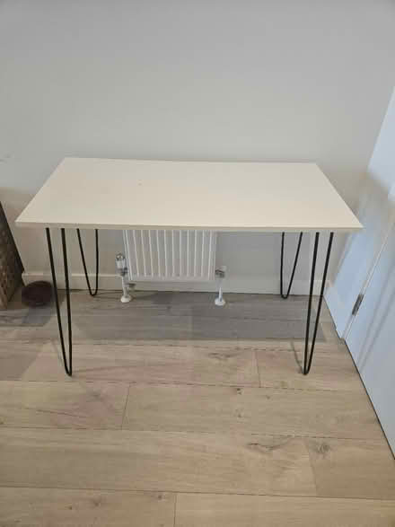 Photo of free White desk (E17) #1