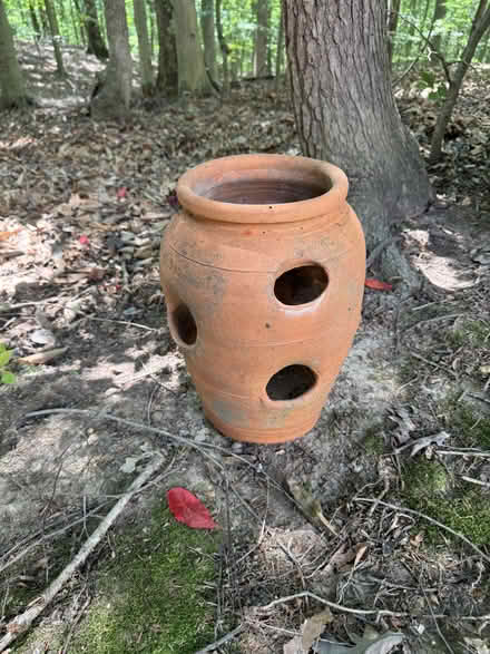 Photo of free Terra cotta planter pot (Piney Orchard) #1