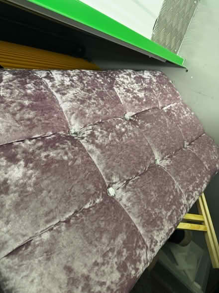 Photo of free Single bed in pink with mattress (B33 0sg) #2