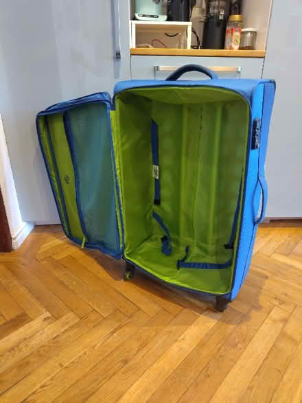 Photo of free American tourists suitcase (SW11 5) #2