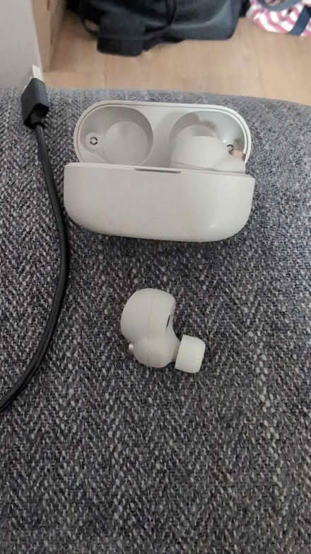 Photo of free Sony xm4 (RG1, reading) #2