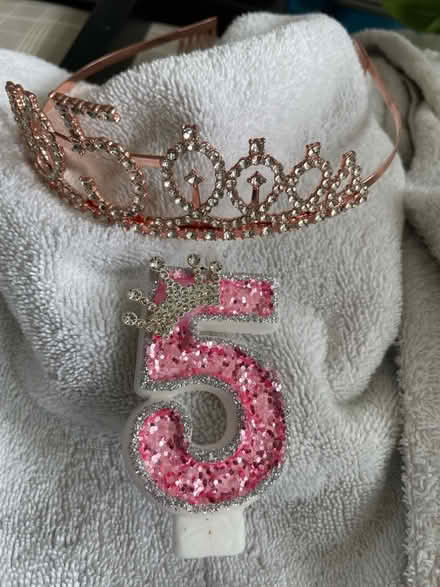 Photo of free Girls birthday candle and tiara (Ashburton SE25) #1