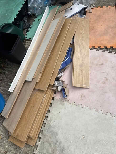 Photo of free quick fit laminate flooring (Marston OX3 0) #1