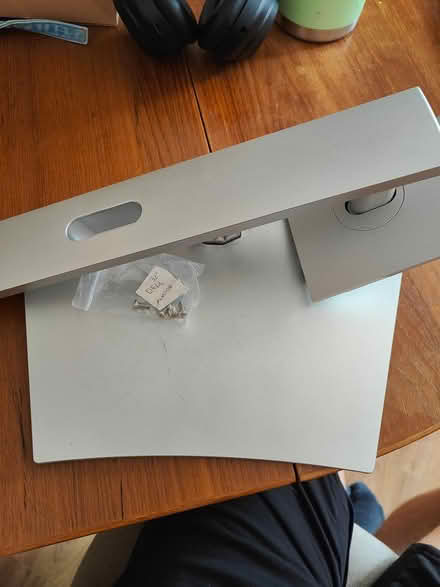 Photo of free monitor stand for dell S3221QSA (CH2 (Northgate Village)) #1