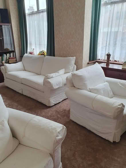 Photo of free Settee and two armcha (Southend SS2) #1