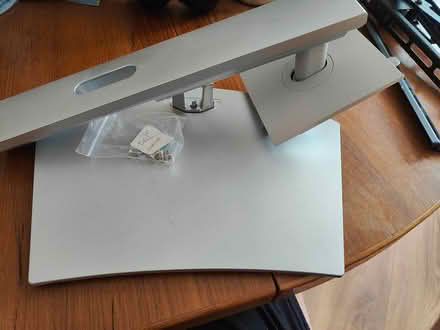 Photo of free monitor stand for dell S3221QSA (CH2 (Northgate Village)) #2