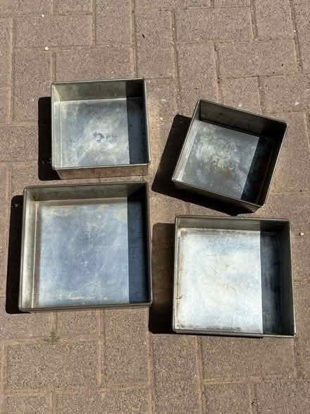 Photo of free 4 metal baking cake tins (Ratcliffe-on-Soar NG11) #1