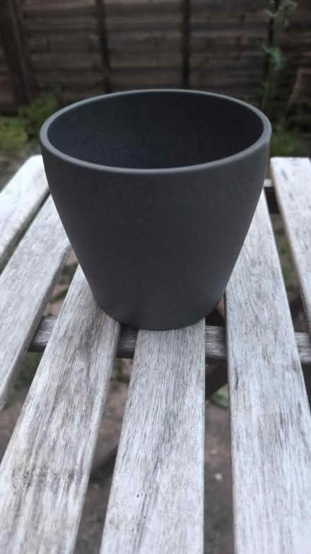 Photo of free Assorted plant pots (RG1, reading) #3