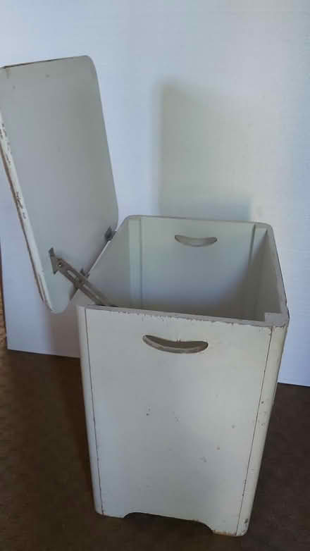 Photo of free bathroom seat/storage - upcycle (KT14) #3