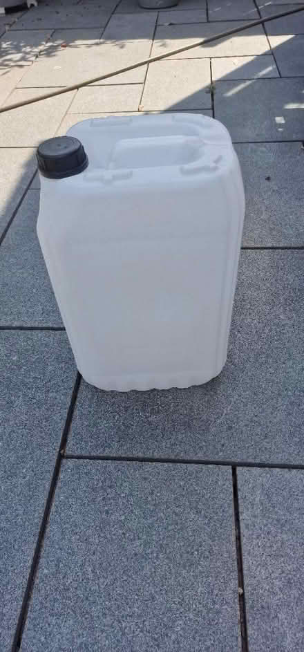 Photo of free 25l plastic jerry can (DE7) #1