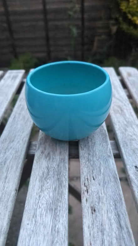 Photo of free Assorted plant pots (RG1, reading) #4