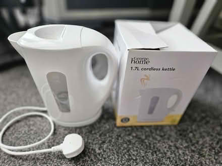 Photo of free White kettle (Willaston CH64) #1