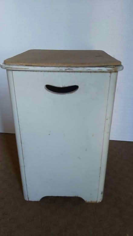 Photo of free bathroom seat/storage - upcycle (KT14) #1