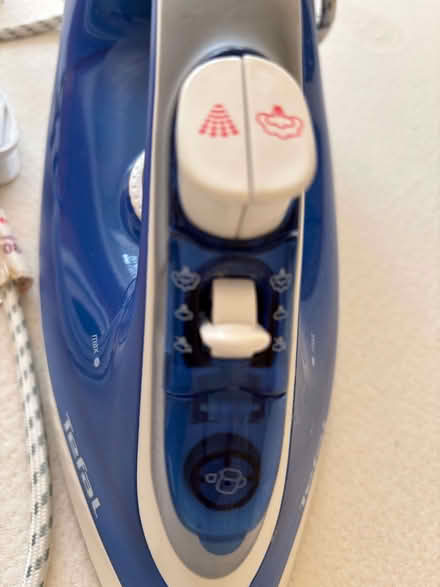 Photo of free Tefal steam iron (Cutteslowe OX2) #2