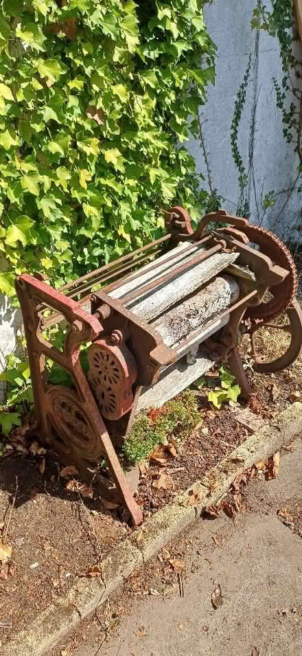 Photo of free Antique Washing mangle (Hough CW2) #1