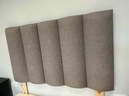 Photo of free 5ft Bed head excellent condition (Long Ditton KT7) #1