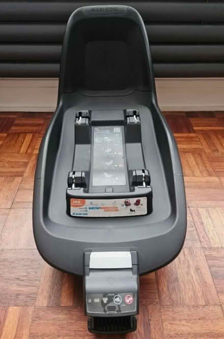 Photo of free Maxi-Cosi Pearl + 2 wayfix base (Morden SM4) #2