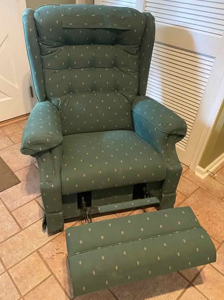 Photo of free swivel rocker/recliner (near Newark Country club) #1