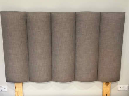 Photo of free 5ft Bed head excellent condition (Long Ditton KT7) #2