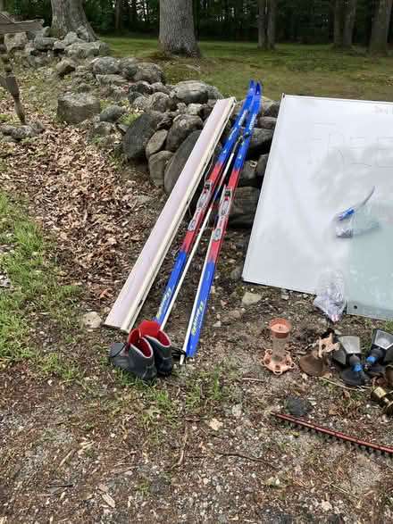 Photo of free Men's X- Cntry Skiis Size 10 & More (Kingston, NH) #1
