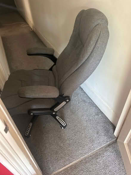Photo of free Office/gaming chair (East Dulwich) #2