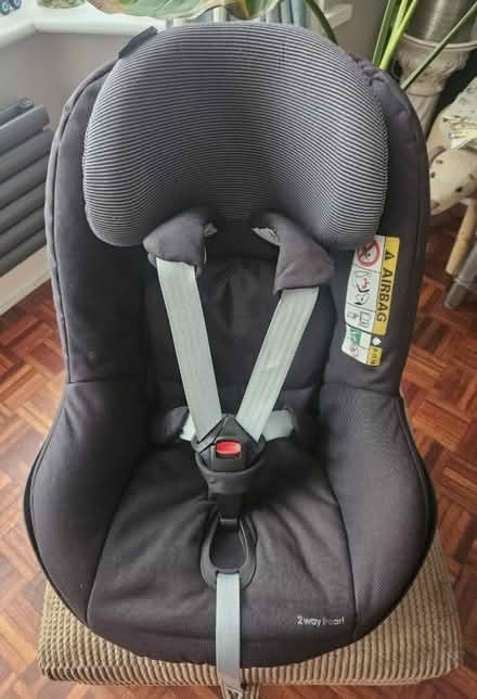 Photo of free Maxi-Cosi Pearl + 2 wayfix base (Morden SM4) #1