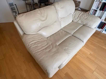 Photo of free Sofa (Se83jp) #2