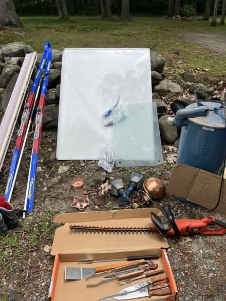 Photo of free Men's X- Cntry Skiis Size 10 & More (Kingston, NH) #2