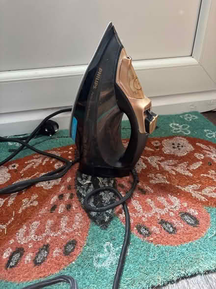 Photo of free Philips Iron (Broomfield CM1) #1