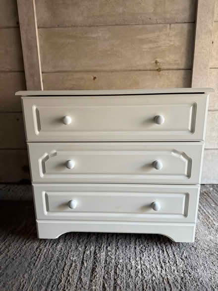 Photo of free White chest of drawers (EN2) #1