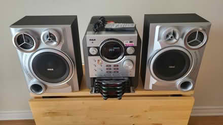 Photo of free Stereo with 5-CD changer (Hintonburg) #1
