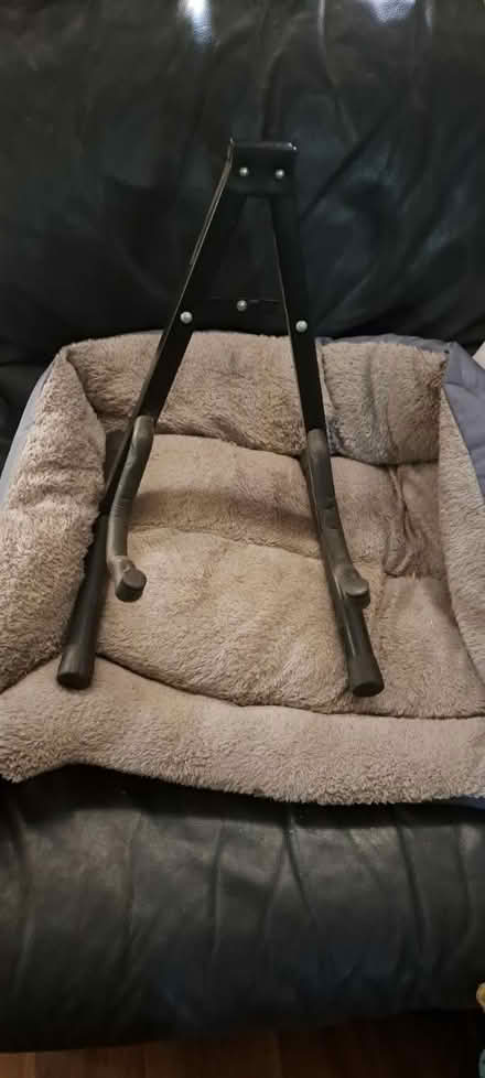 Photo of free Pair of guitar stands (CR0) #1