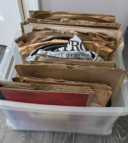 Photo of free Shellac Gramophone Records 78s (Woodford IG8) #1