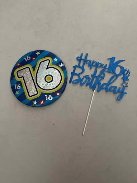 Photo of free 16th birthday cake topper and badge (Apsley HP3) #1
