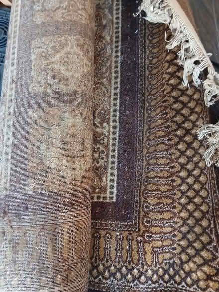 Photo of free Very large wool rug. (Woodside SE25) #2