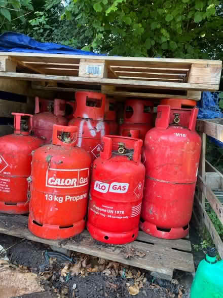 Photo of free Empty Calories/Flo gas bottles (Tudeley) #1