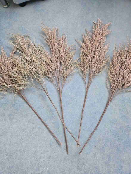 Photo of free Faux flowers (Welling DA16) #2