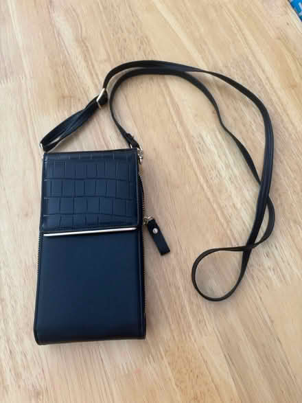 Photo of free Black cross body bag (Balham, SW12) #1