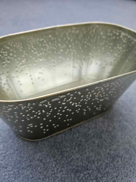 Photo of free A tin planter (Welling DA16) #4