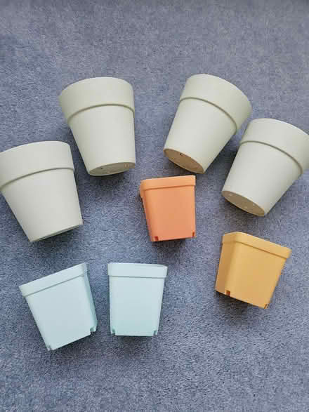 Photo of free Plastic Flowers pots (Welling DA16) #2