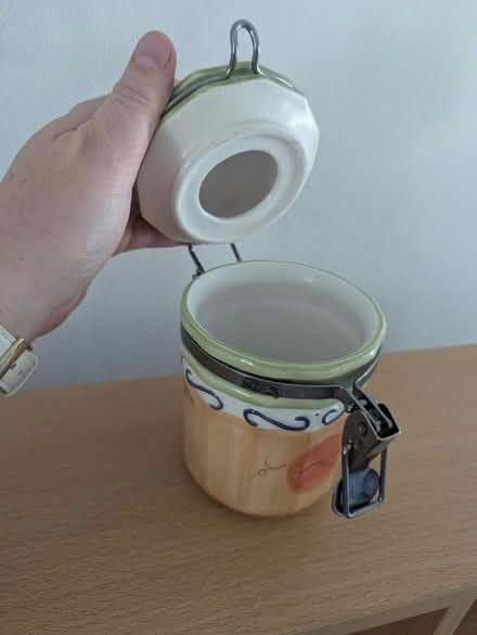 Photo of free Pot with clip (CM12) #3