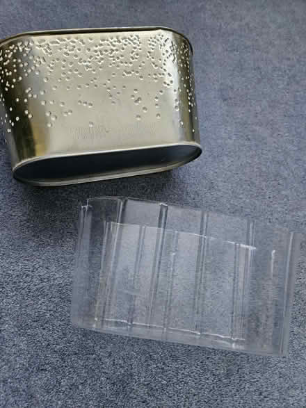 Photo of free A tin planter (Welling DA16) #3