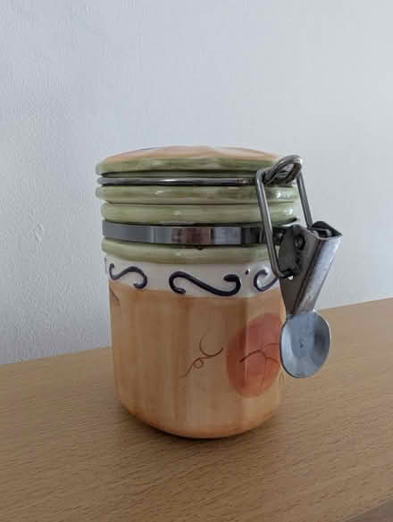 Photo of free Pot with clip (CM12) #1