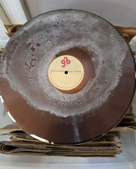 Photo of free Shellac Gramophone Records 78s (Woodford IG8) #4