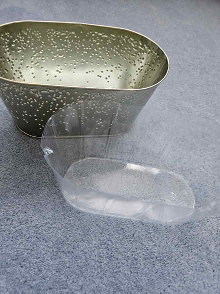 Photo of free A tin planter (Welling DA16) #1